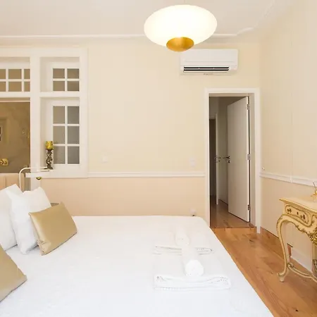 Chiado Deluxe Gem 4bdr Amazing Lägenhet